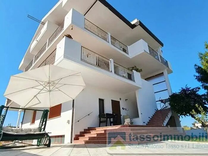 Casa con 18 locali in vendita in Ortona
