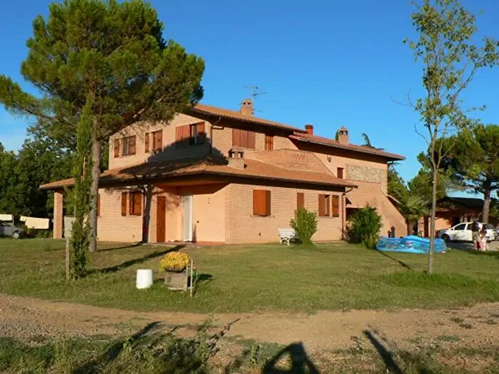 Casa con 6 locali in vendita in Via Fratelli Cairoli, Castiglione Del Lago