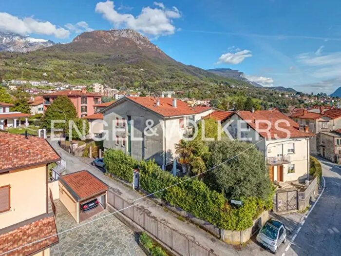 Casa con 6 locali in vendita in Mandello Del Lario