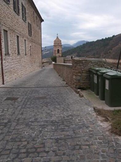 Appartamento con 6 locali in vendita in Piazza della Libertà, Serra San Quirico