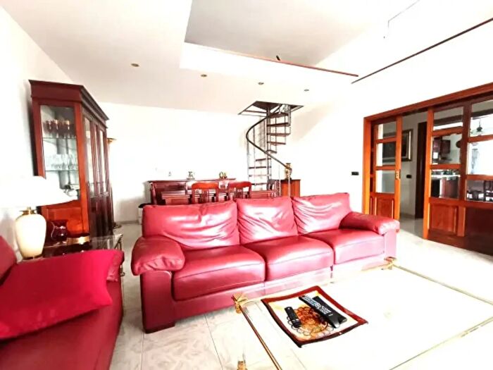 Appartamento quadrilocale in vendita in Via Filippo Naldi, Roma