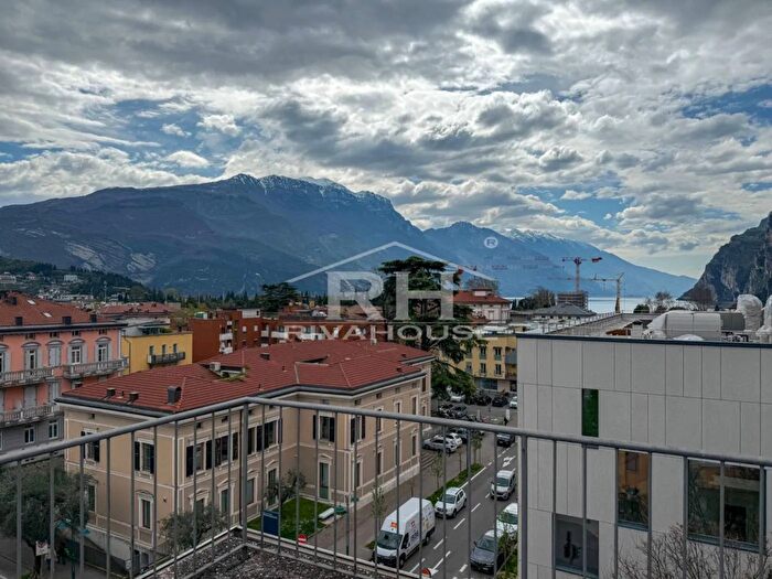 Appartamento quadrilocale in vendita in Riva Del Garda