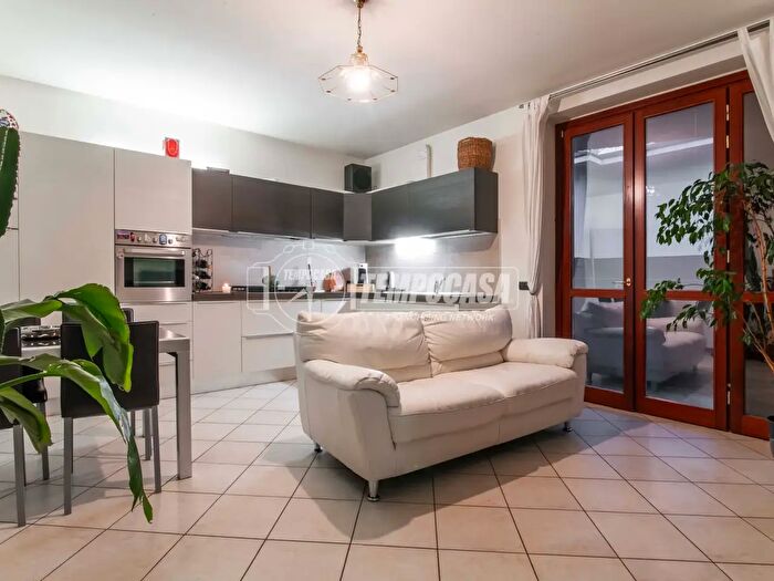 Appartamento bilocale in vendita in Via l Cherubini, Olgiate Olona