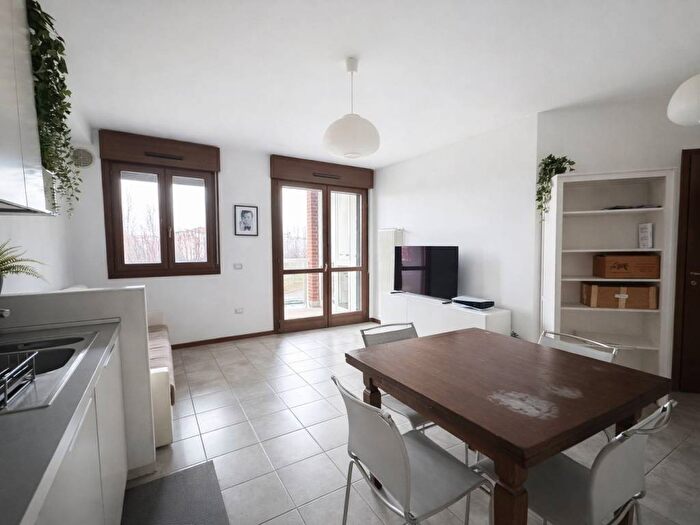 Appartamento trilocale in affitto in Via Mar Ligure, Crocetta, Modena