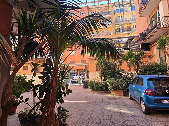 Appartamento trilocale in affitto in Via Santa Maria della Libera, Vomero, Napoli