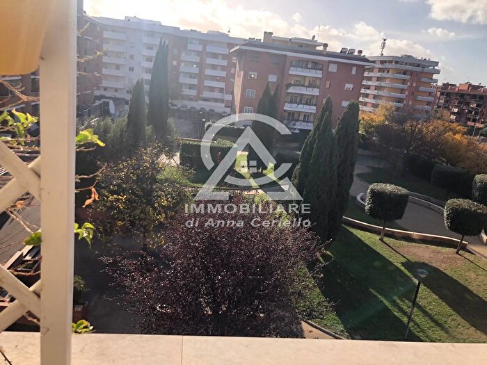 Appartamento trilocale in vendita in Via Biagio Petrocelli, Roma