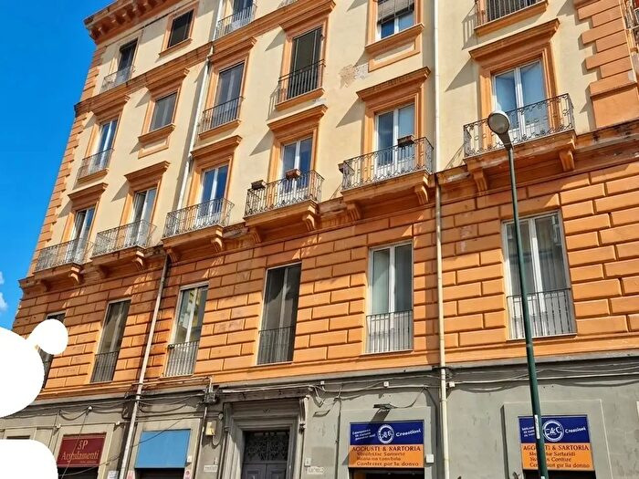Appartamento trilocale in affitto in Via Pier delle Vigne, Napoli
