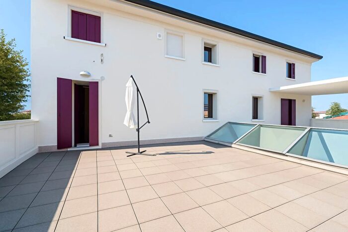 Appartamento quadrilocale in vendita in Via Roma Povegliano, Povegliano