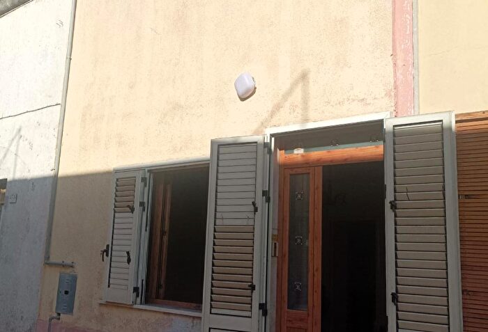 Casa in vendita in Via Ugo Foscolo Neviano Le Italia, Neviano