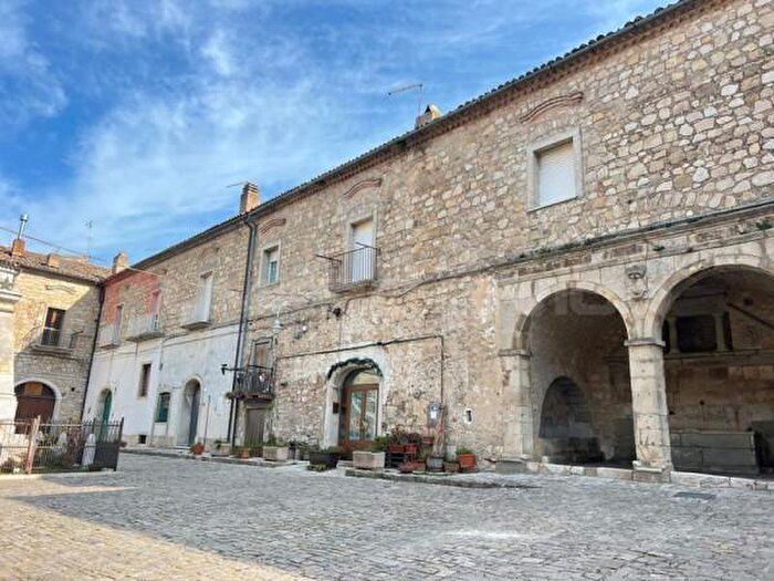 Appartamento con 5 locali in vendita in Via Regina Margherita, Orsara Di Puglia