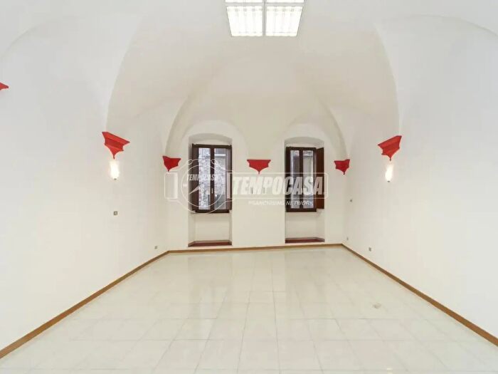 Appartamento con 5 locali in vendita in Via dei Priori, Perugia