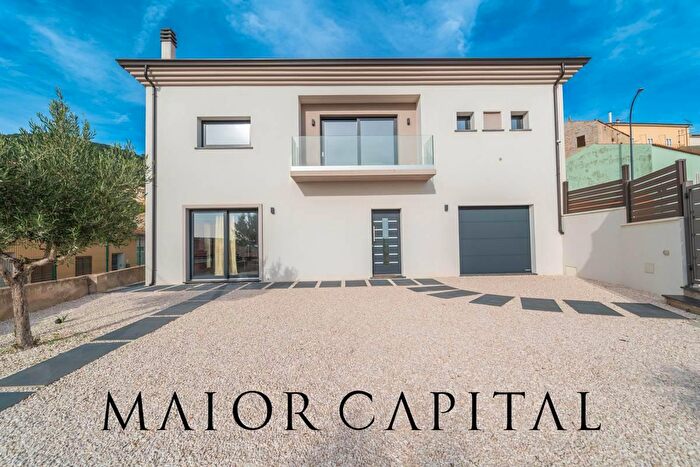 Casa con 8 locali in vendita in Via Coghinas, Berchidda