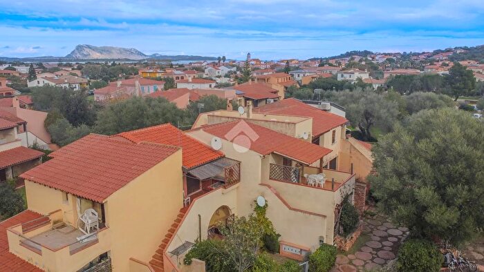 Appartamento bilocale in vendita in Via degli Asfodeli, San Teodoro