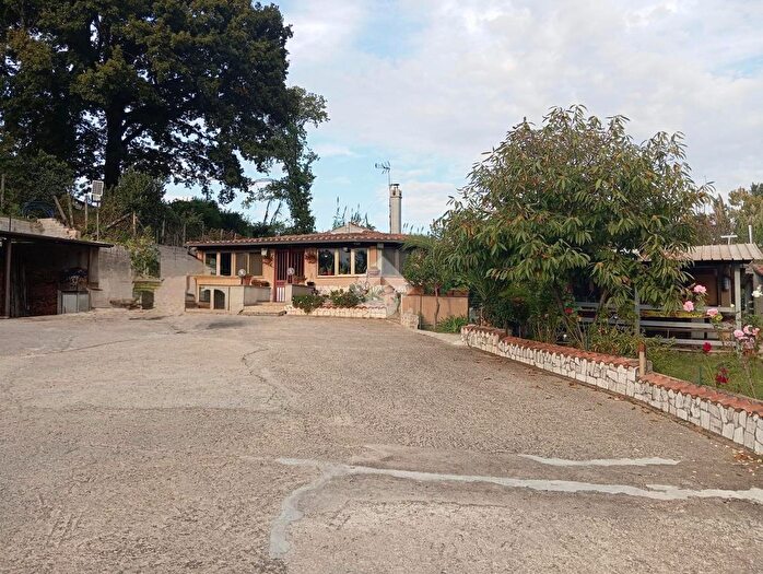 Casa trilocale in vendita in Via Giuseppe Garibaldi, Lariano