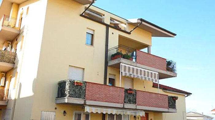 Appartamento con 7 locali in vendita in Via Santa Teresa dAvila, Montesilvano