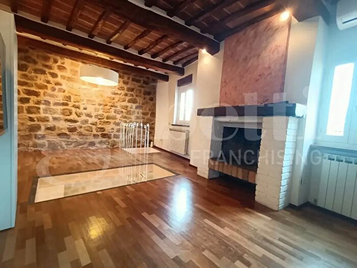 Casa in affitto in Piazza del Castello, Torgiano