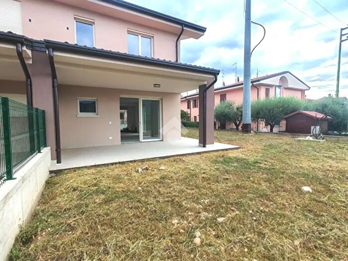 Casa con 5 locali in vendita in Via Pompea, Pescantina