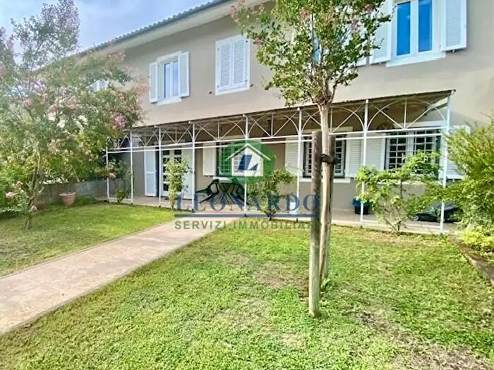 Casa con 10 locali in vendita in Buggiano