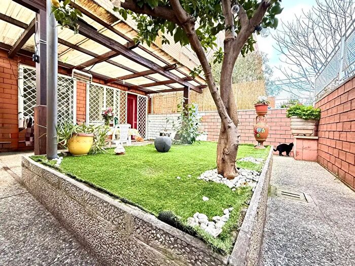 Appartamento trilocale in vendita in Viale Giorgio Morandi, Roma