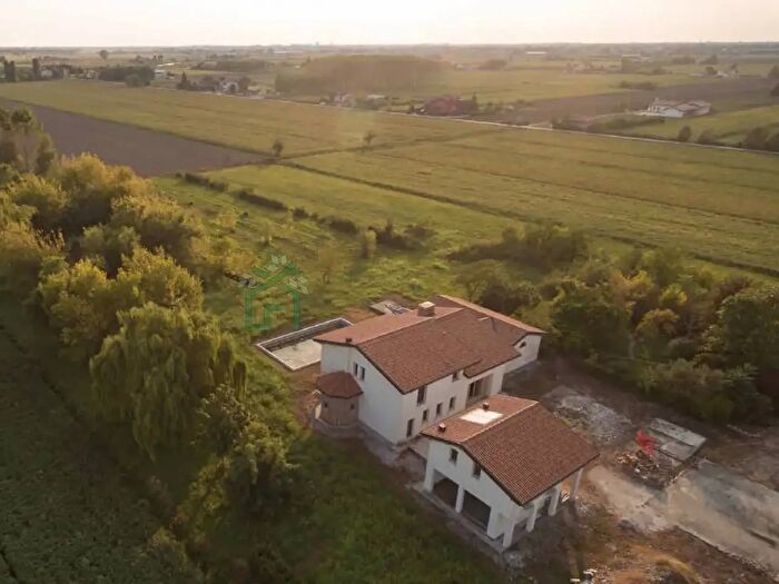 Casa con 5 locali in vendita in Via Casenuove, San Dona' Di Piave