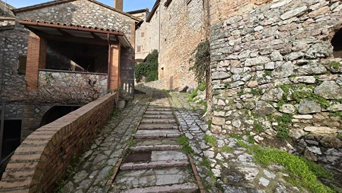 Appartamento trilocale in vendita in Vocabolo Viepri Vecchio, Massa Martana