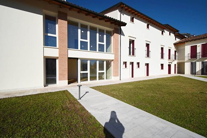 Casa con 6 locali in vendita in Via Murialdo, Montecchio Maggiore