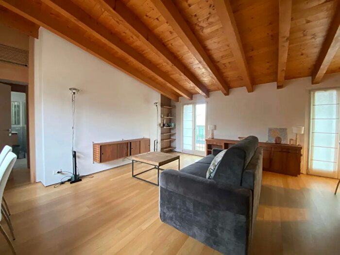 Appartamento monolocale in affitto in Via Broletto, Milano