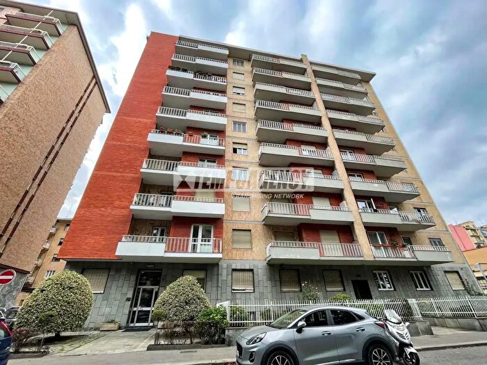 Appartamento con 6 locali in vendita in Corso Appio Claudio, Torino