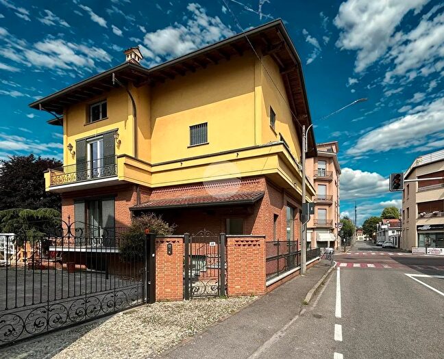 Appartamento trilocale in vendita in Via Repubblica, Cabiate