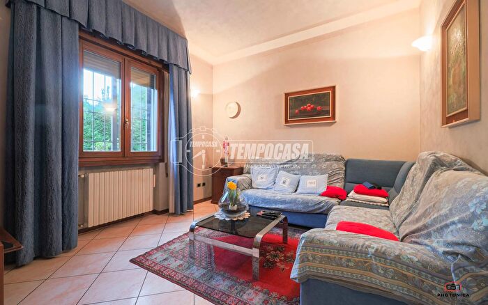 Casa con 6 locali in vendita in Viale della Repubblica, Castel San Pietro Terme