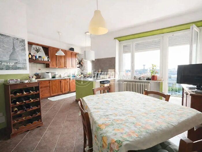 Appartamento con 7 locali in vendita in Piazza Don Evasio Ferraris, Cigliano