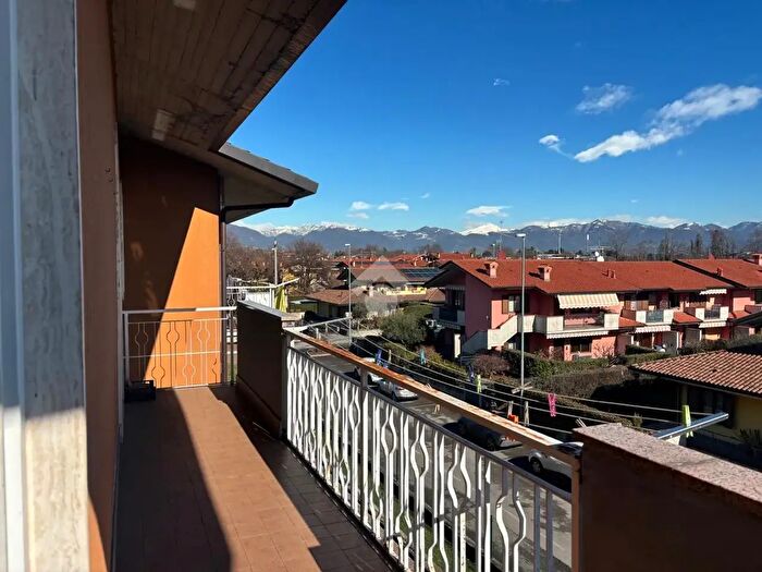 Appartamento quadrilocale in vendita in Via Trieste, Bonate Sopra