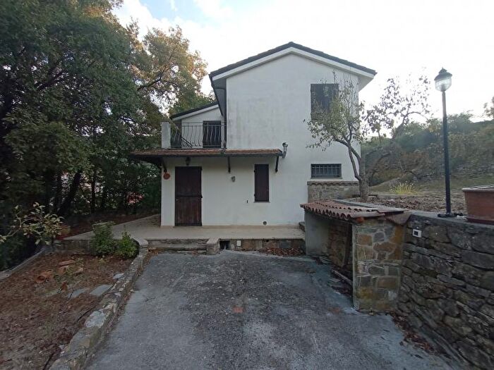 Casa quadrilocale in vendita in Strada Olivastri, Lucinasco