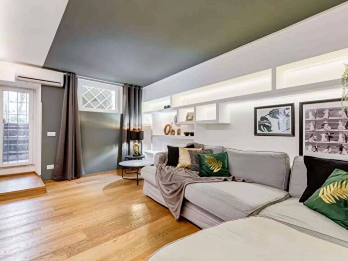 Appartamento trilocale in affitto in Via della Purificazione, Vittorio Veneto, Roma