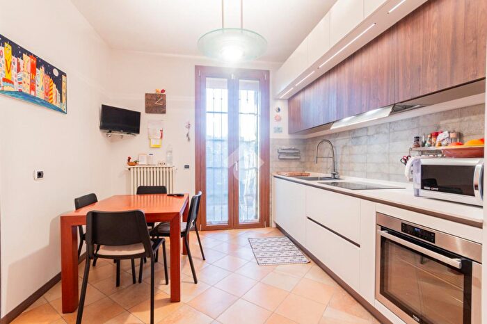Casa con 5 locali in vendita in Via Mandrio, Correggio
