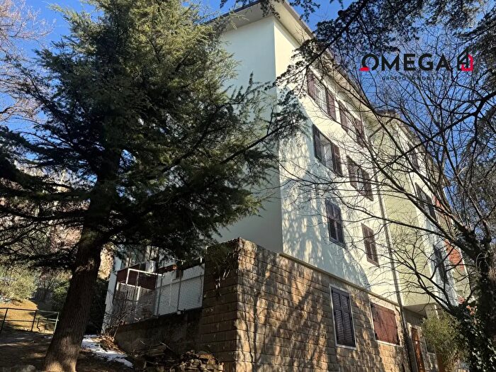 Appartamento trilocale in vendita in Via dellEremo, Trieste