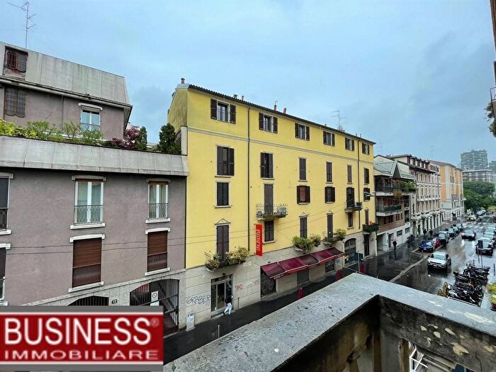 Appartamento trilocale in affitto in Piazza Santa Maria alla Fontana, Zara, Milano