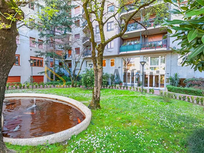 Appartamento quadrilocale in affitto in Via Augusto Anfossi, Milano