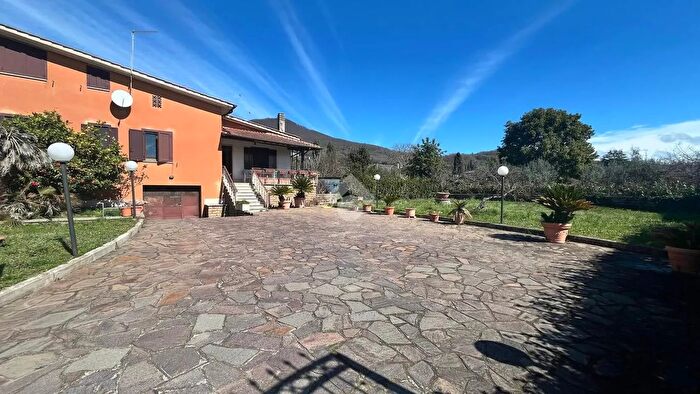 Casa con 8 locali in vendita in Via di Mezzo Superiore, Trevignano Romano