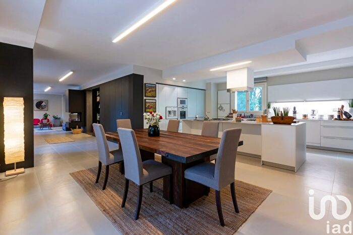 Casa con 8 locali in vendita in Via Pralungo, La Cassa