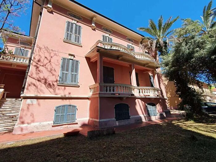 Casa con 20 locali in vendita in Via delle Onde, Bordighera