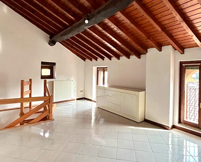 Casa quadrilocale in vendita in Via Rillosi, Salo