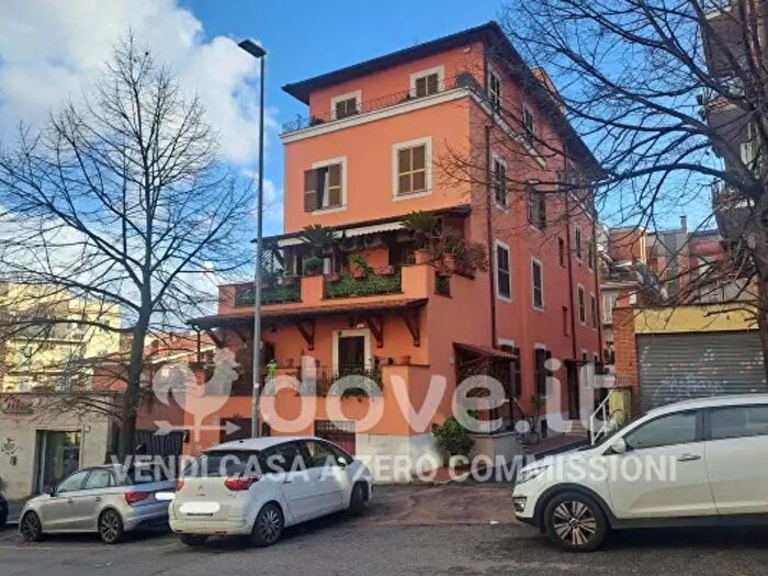 Appartamento trilocale in vendita in Via dei Platani, Roma