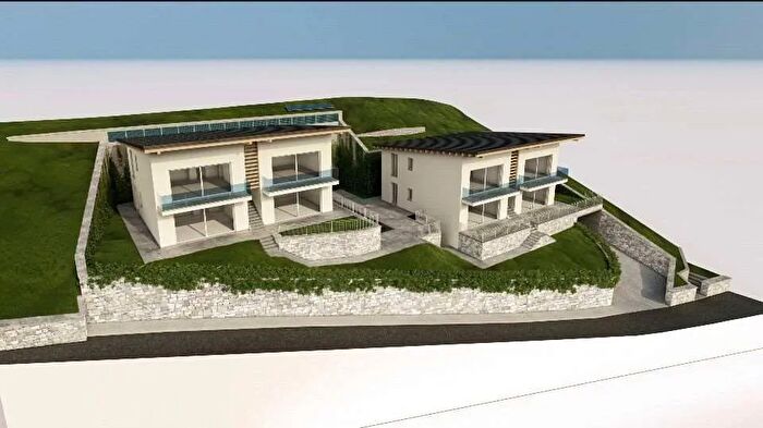 Appartamento trilocale in vendita in Via Antonio Maria Caraccioli, Vercana