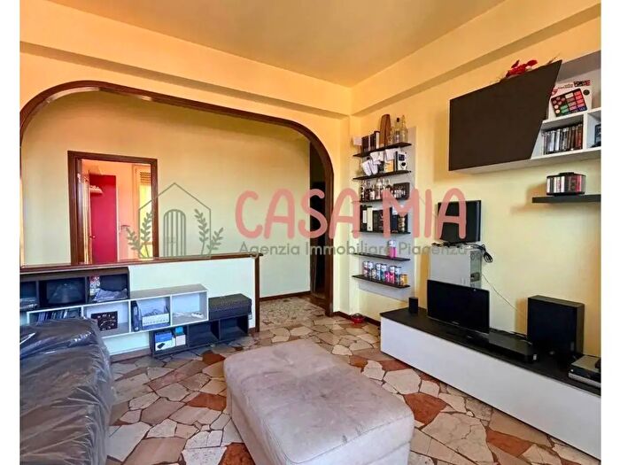 Appartamento trilocale in vendita in Via Stradella, Piacenza