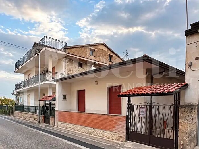 Casa quadrilocale in vendita in Via Giuseppe Maria Capece Zurlo, Pignataro Maggiore