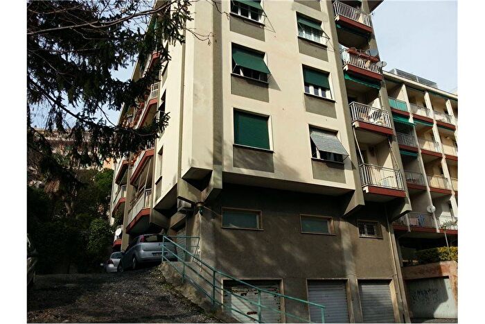 Appartamento con 6 locali in affitto in Albaro, Genova