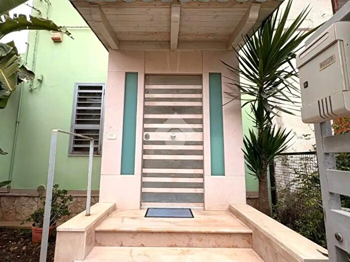 Casa quadrilocale in vendita in Via della Misericordia, Barletta