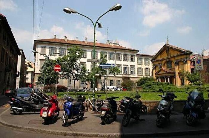 Appartamento trilocale in affitto in Via Borromei, Carrobbio, Milano