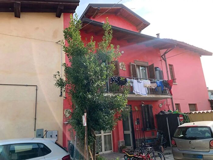 Appartamento trilocale in vendita in Via Magenta, Verdello